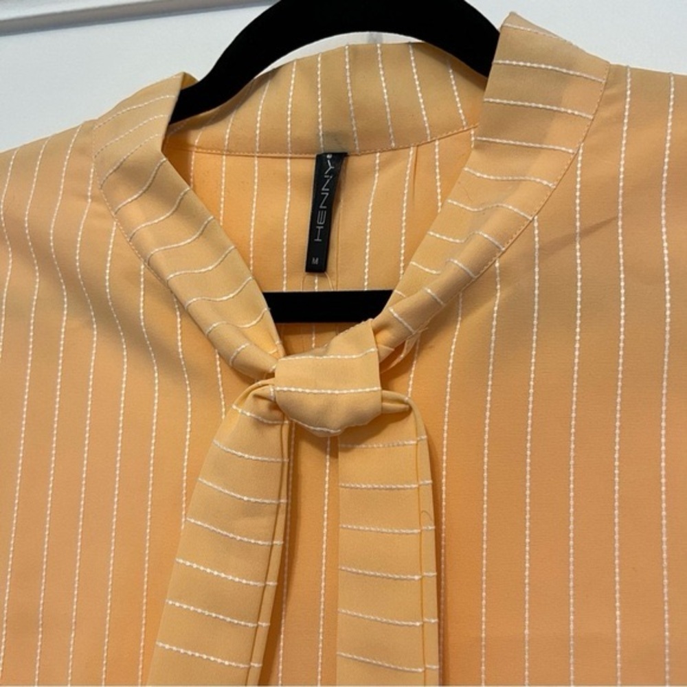NWT  Peach Bell Sleeve Henny Blouse with Tie Front  Womens Medium - Picture 4 of 11